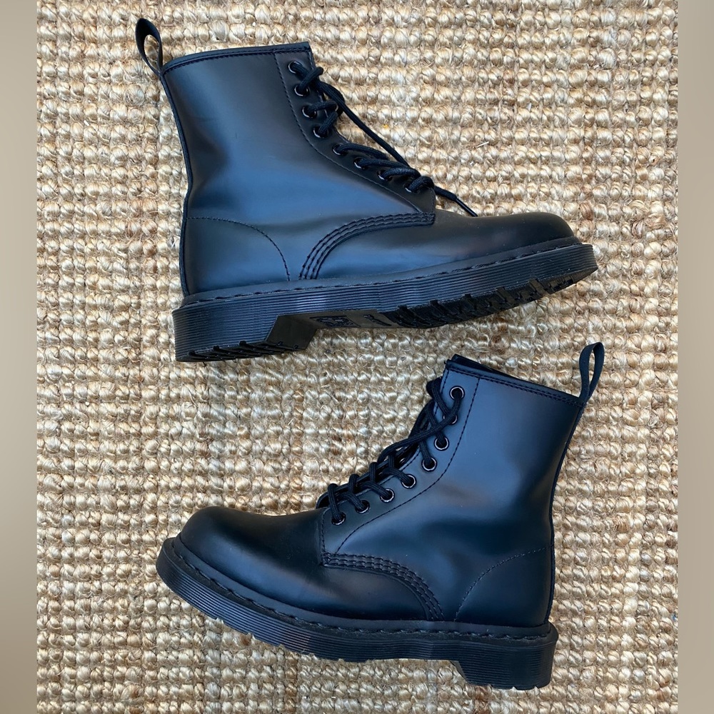 Doc Martens 1460 Mono, size 7 ladies/38 euro/5 mens